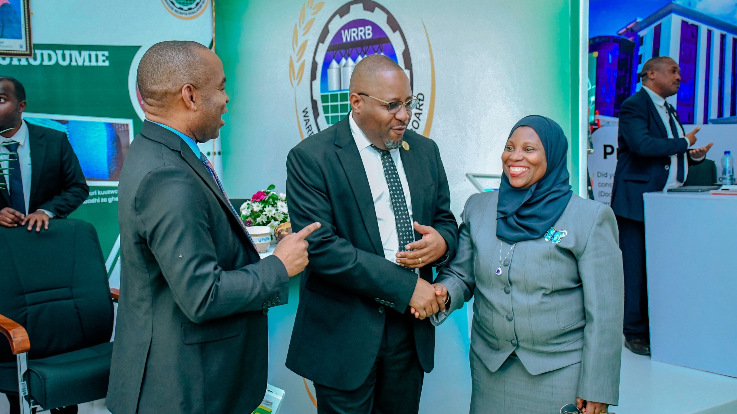 Viongozi wa FCC na WMA Watembelea Banda la WRRB katika Maonesho ya 33 ya Nane Nane