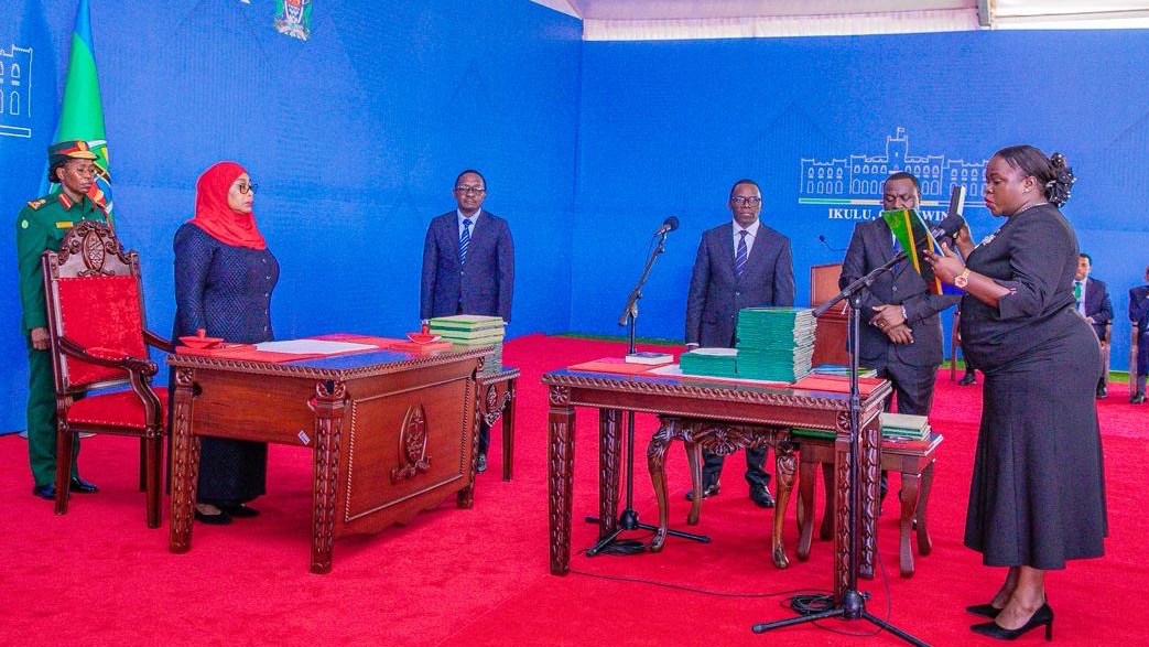 RAIS SAMIA AWAAPISHA WAZIRI NA NAIBU WAZIRI WA VIWANDA NA BIASHARA